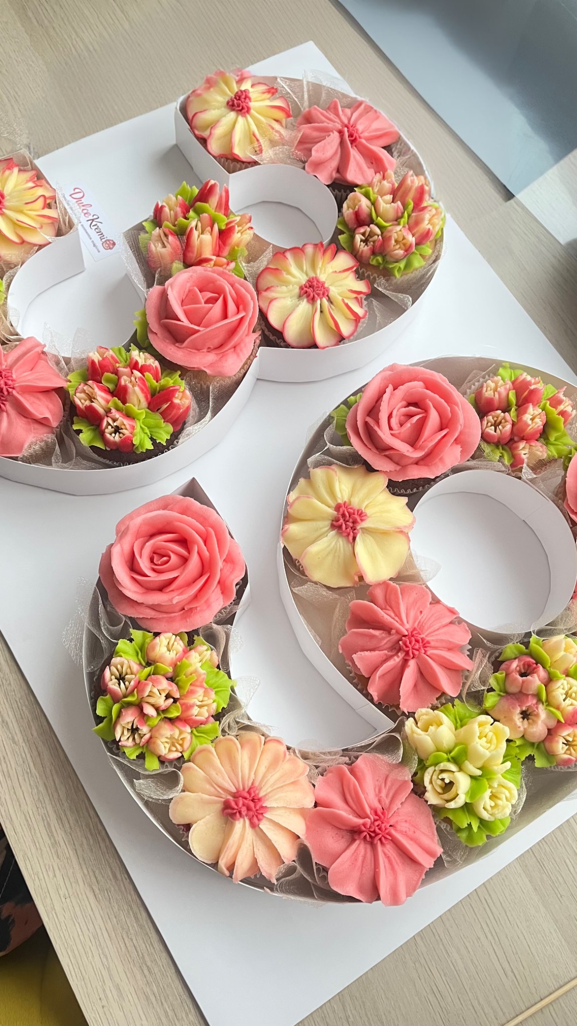 Arreglo Cumpleaños Rosa y Crema