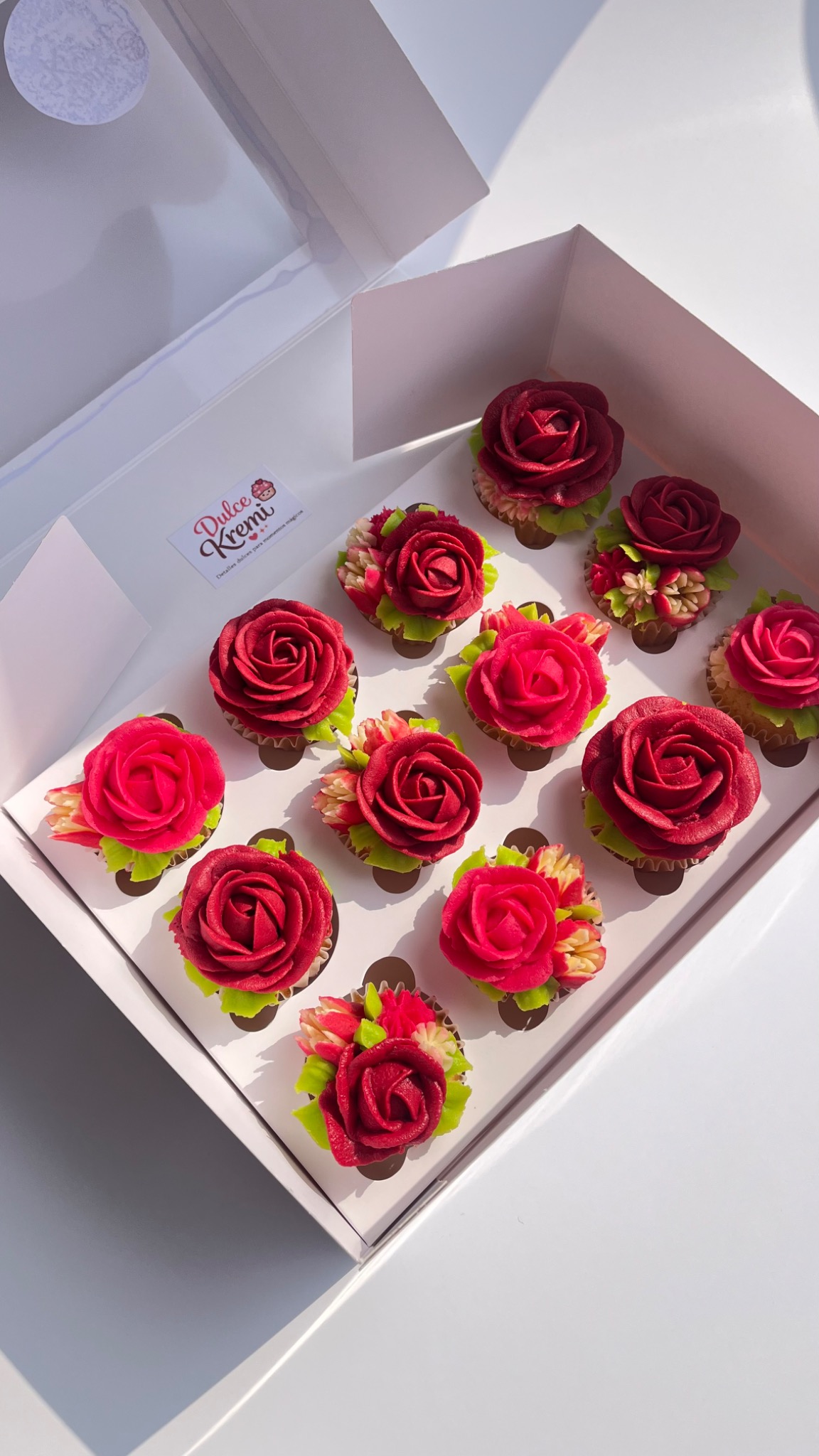 Caja 12 Minicupcakes Rojo y Fucsia